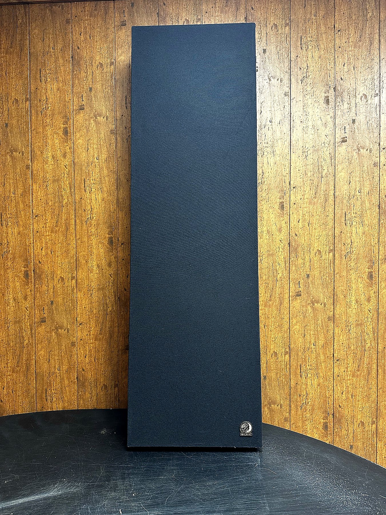 Bye Bye Bass — panel acústico 136×41×16 cm